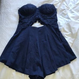 Cute strapless romper!